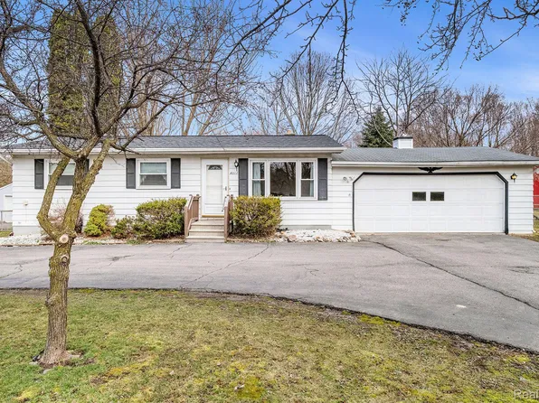 4391 E Carpenter Rd, Flint, MI 48506