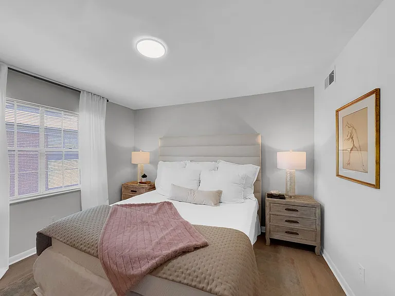 Chateau Orleans Apartments — Photo 44