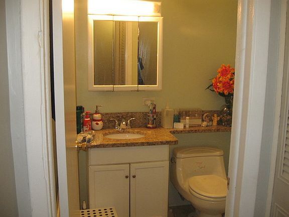 5th image of 9562 Park Ln APT 1H