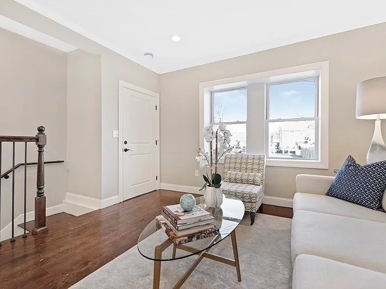 15 Richard St #1 — Photo 9