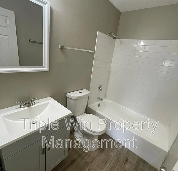 1725 Orletto Way — Photo 33