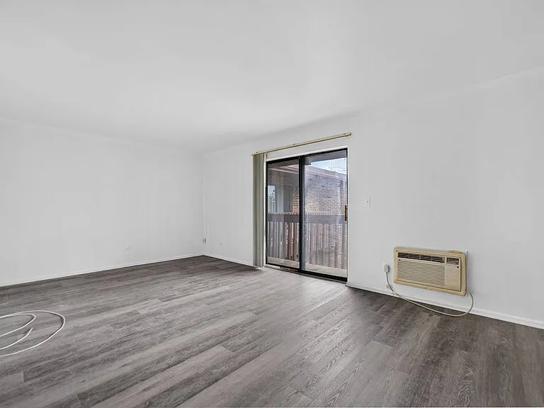 450 Perrie Dr #302 — Photo 5