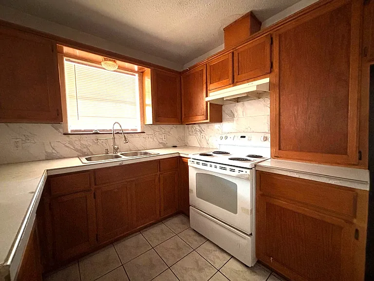 2210 W Elisa Ln — Photo 50