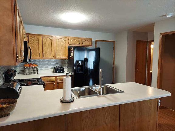 2nd image of 382 SE Meadowlark Ct