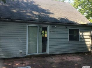 20 Oaklake Ln, Ronkonkoma, NY 11779