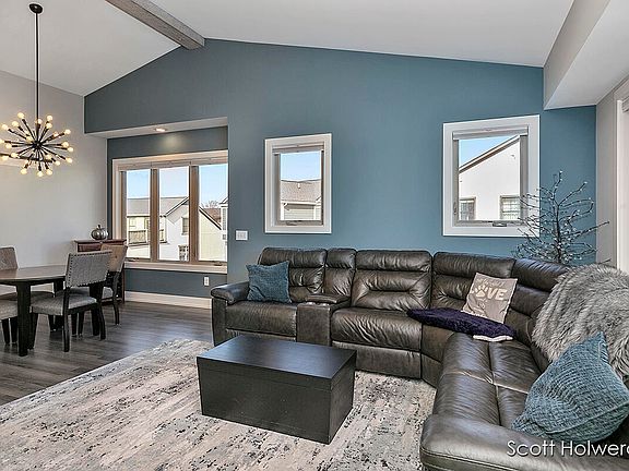2nd image of 2005 Celadon Dr NE Suite 25
