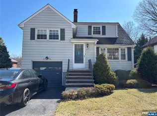376 Edwards Ter, Ridgefield, NJ 07657
