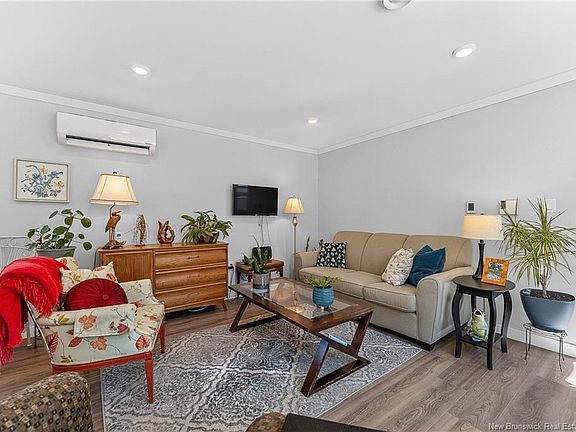 4th image of 2 Wildwood St