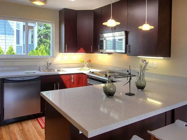 1800 N 35th St APT 8, Seattle, WA 98103