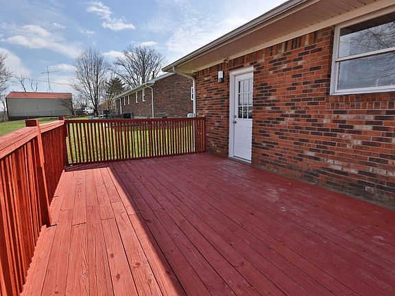3rd image of 872 Lark Ln