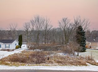 24 Lakeside Dr, Perrinton, MI 48871