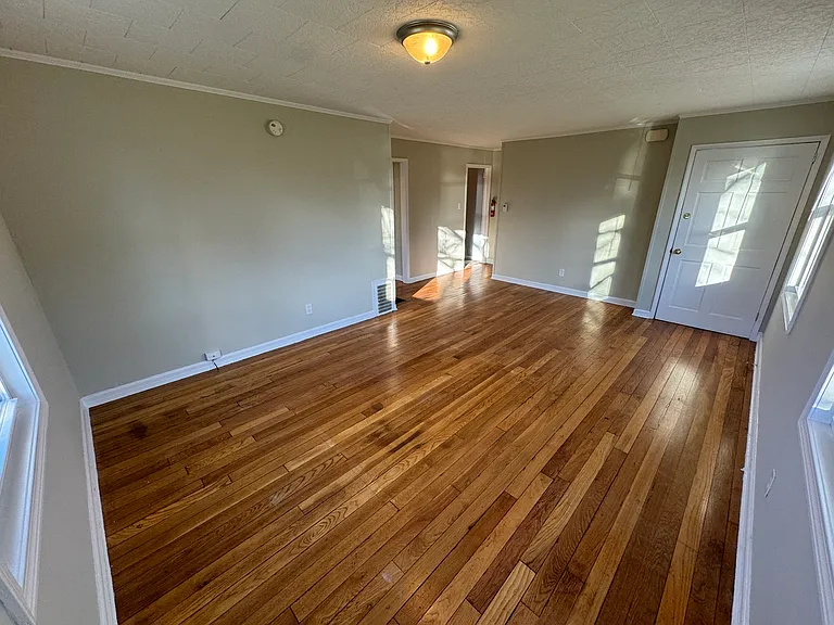 110 Margaret St #A — Photo 7