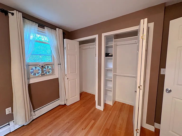 208 University Ave — Photo 12