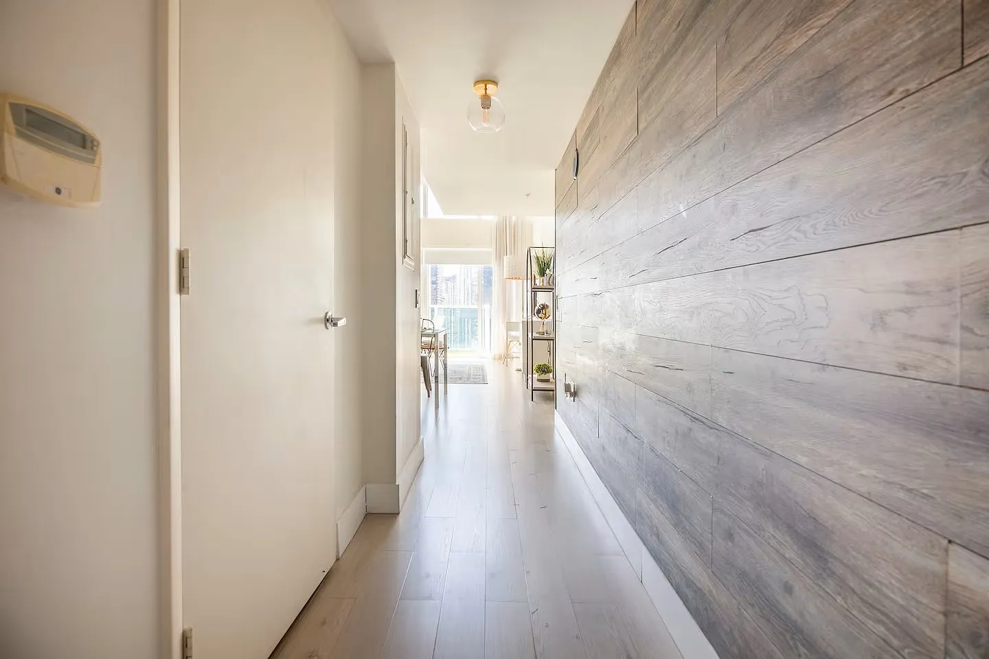 1 bed, 1.5 bath, 987 sqft, $4,100 — Photo 2