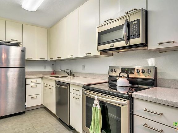 5th image of 2812 N Auburn Ct #110