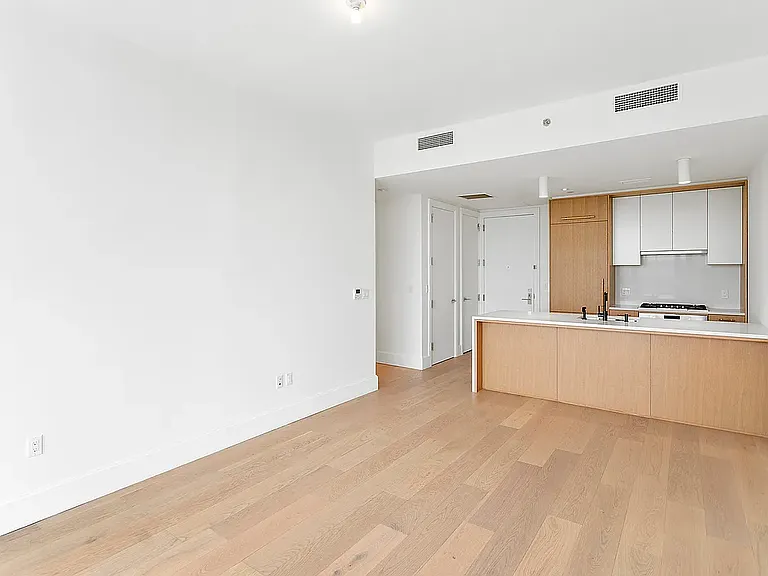22-18 Jackson Ave #612 — Photo 3