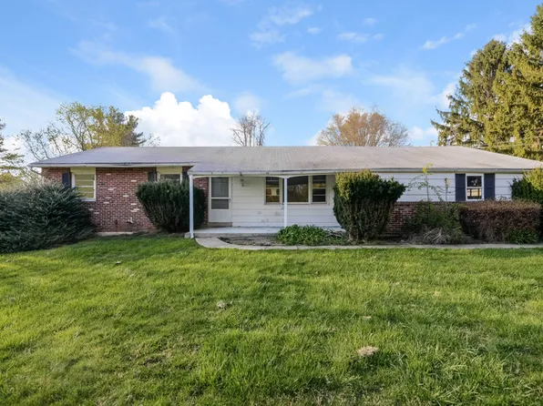 39 Green Creek Ln, Glen Mills, PA 19342