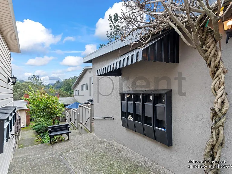 371 Somerset Rd #A — Photo 2