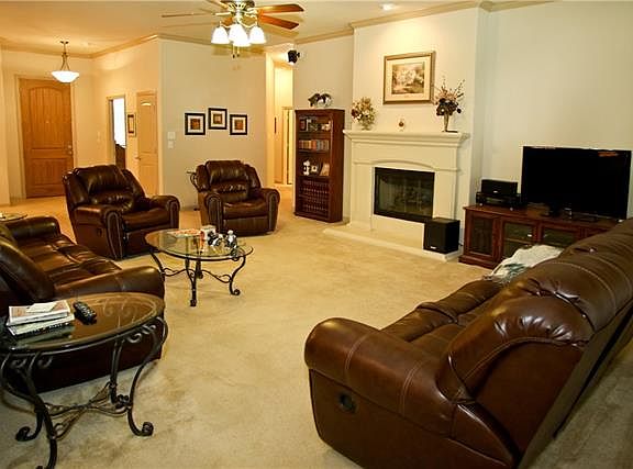 4th image of 7044 San Fernando Dr