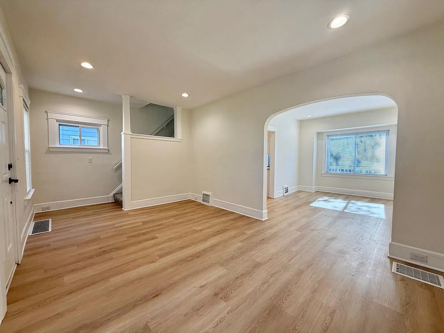 3 bed, 1233 sqft, $2,275 — Photo 2