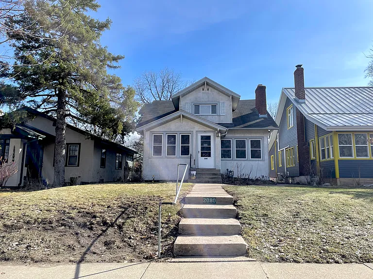 2080 Roblyn Ave — Photo 1