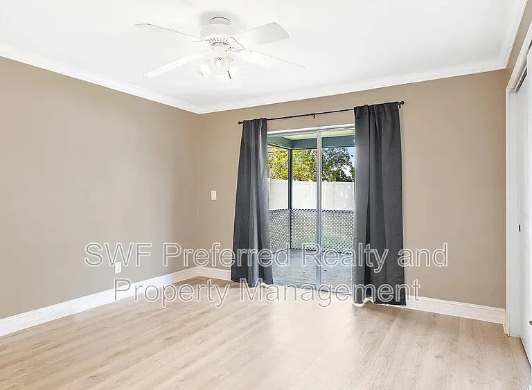 919 SW 48th Ter — Photo 8