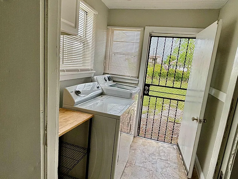 2423 Saint Ann St — Photo 10
