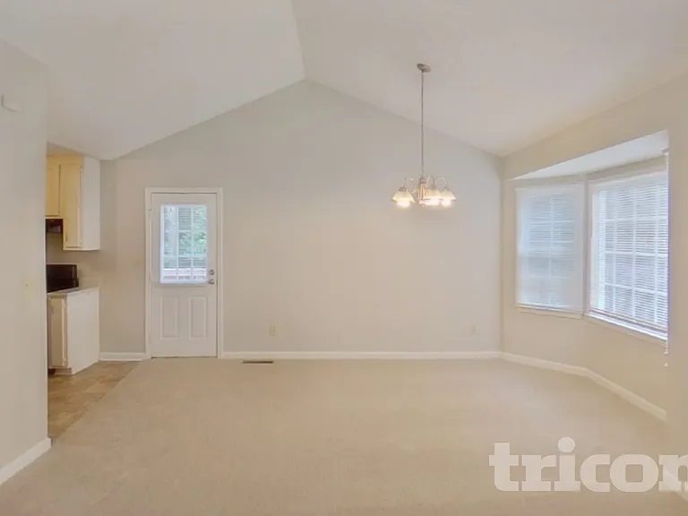 188 Whitney Ln — Photo 3