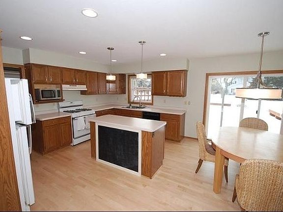 2nd image of W354N6011 Bayshore Cir