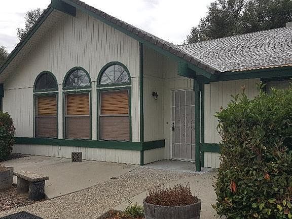 3rd image of 45465 Dillon Dr