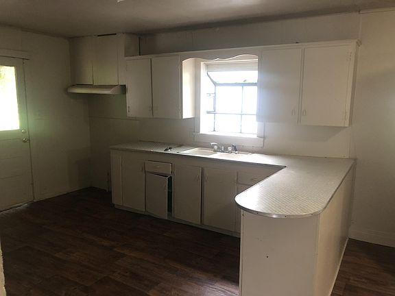 3rd image of 519 Sandal St