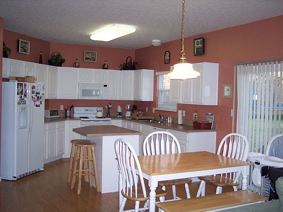 3rd image of 4375 Frontenac Dr