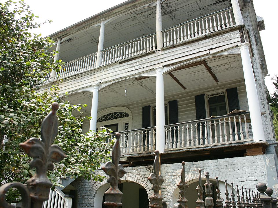 2nd image of 61 Smith St