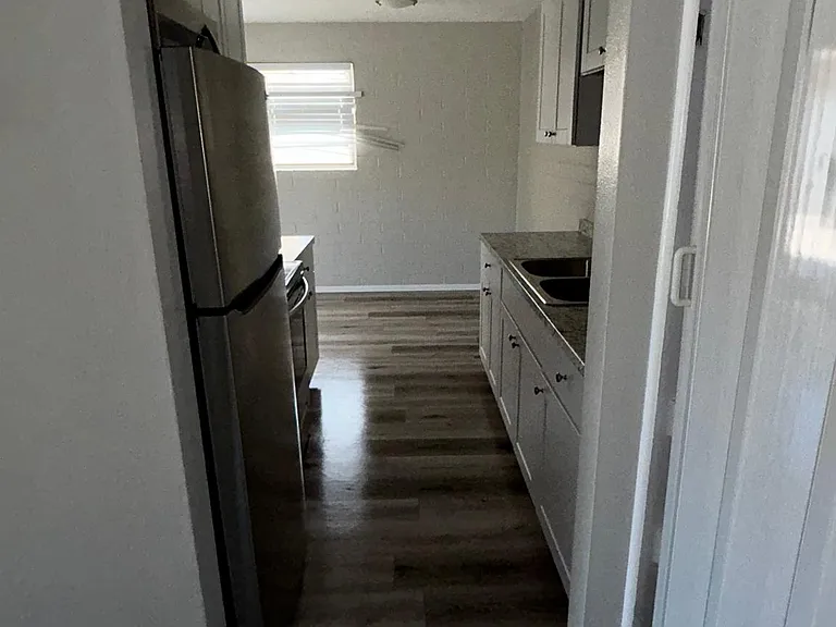 543 W 9th Pl #C — Photo 15