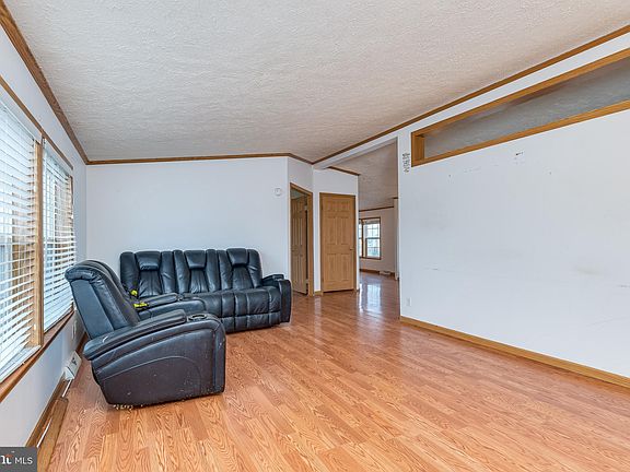 4th image of 82 Peregrine Dr