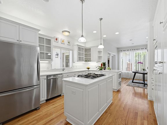 3rd image of 3364 Saint Thomas St