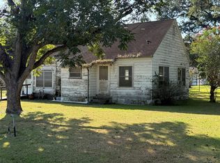 303 5th St, Louise, TX 77455