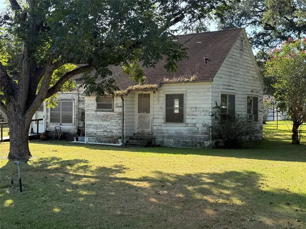 303 5th St, Louise, TX 77455