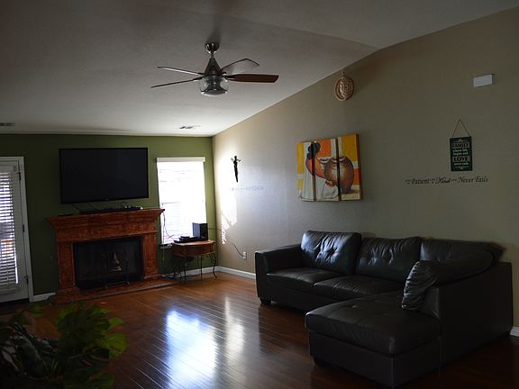 5th image of 1661 Hemlock Dr