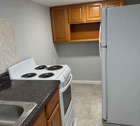 4th image of 18611 Mangin Ave