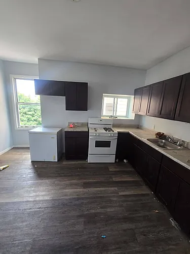 960 Grove St #2R Photo 1