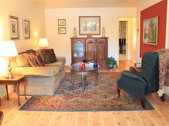3rd image of 121 Buckingham Dr Unit 14
