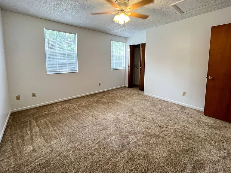 5601 Avenue H — Photo 22