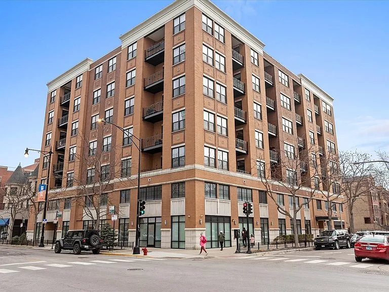 950 W Leland Ave #307 — Photo 1