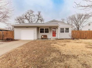 1422 SW 32nd St, Topeka, KS 66611