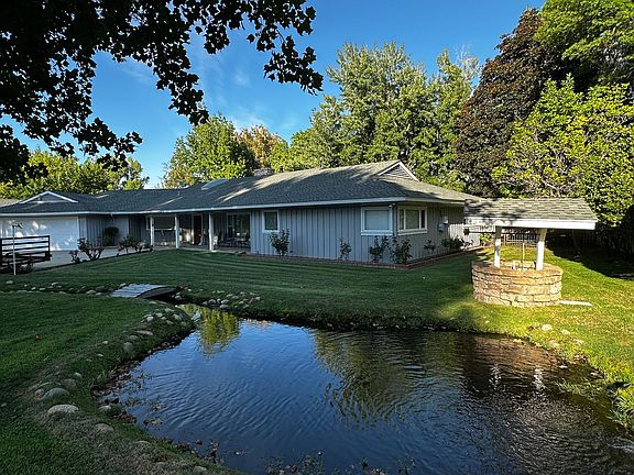 2nd image of 312 Mount Tom Rd