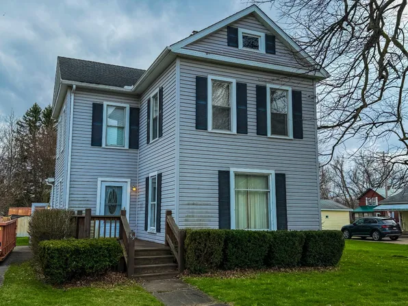 99 Clinton St, North East, PA 16428