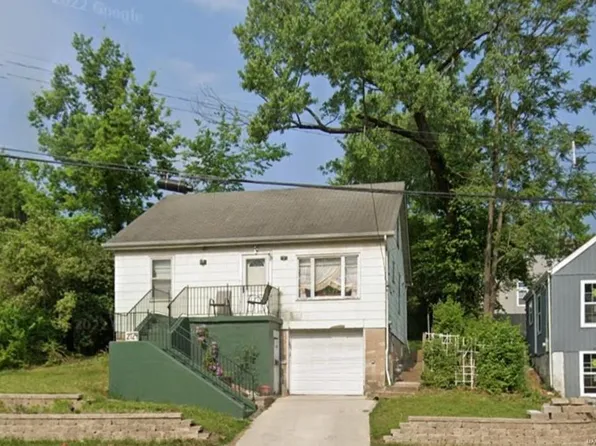 2729 S McKnight Rd, Saint Louis, MO 63119