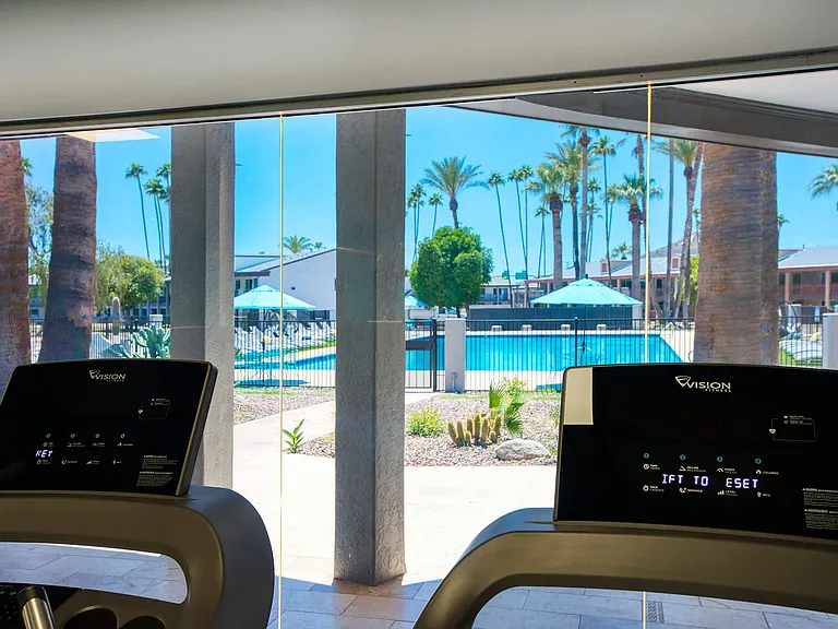 Presidio Palms Apartments — Photo 17