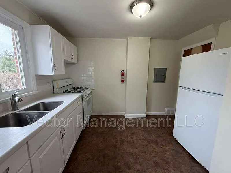 Building Photo - 1160 Whitney Ave #G